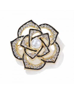XSB044 - White Floral Brooch